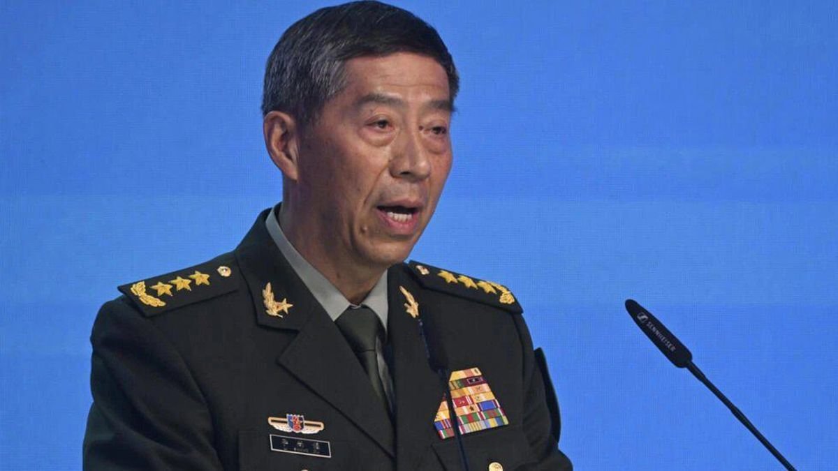 🇮🇷⚡️🇨🇳 Kementerian Pertahanan Cina:

Kapal-kapal Cina terus bergerak masuk dan keluar perairan Selat Hormuz. Kami memiliki perjanjian perdagangan dan energi dengan Iran, yang akan kami hormati dan patuhi.

Kami berharap pihak lain tidak ikut campur dalam urusan kami. Iran