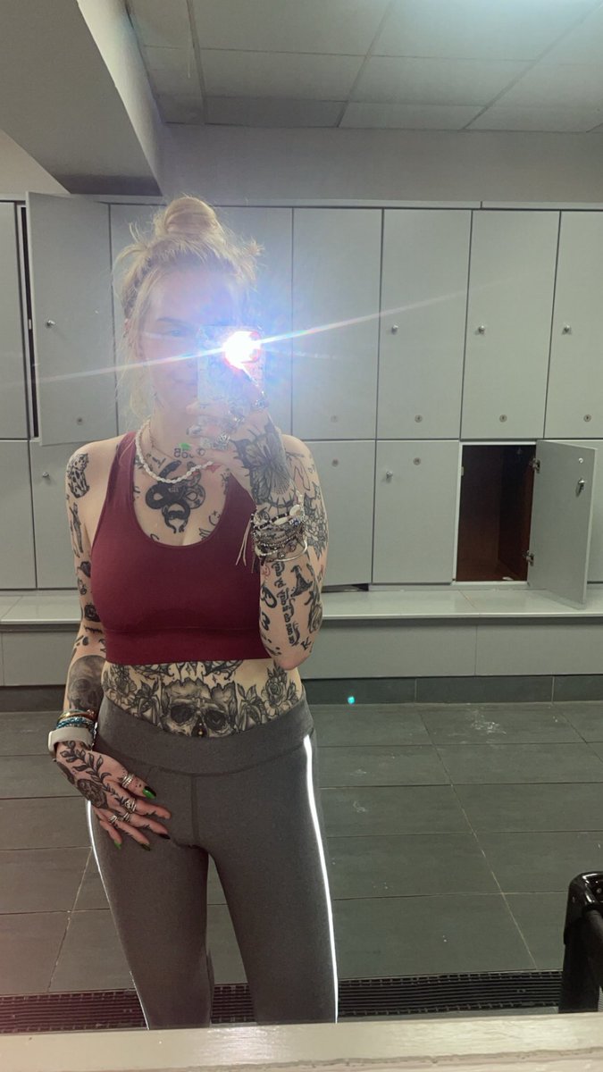 Chloe✨ tweet media