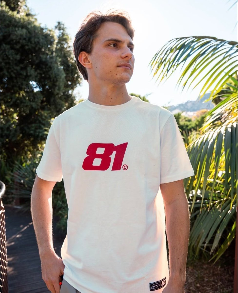 ari 🌸 tweet media