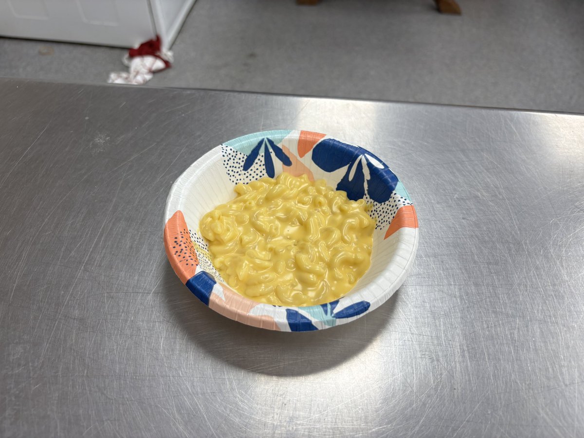 RoncalliSTEAM's tweet image. Today, Foods class finished off our dairy unit with a Mac’ n Cheese from scratch Lab. Complete with a roux and freshly grated cheddar cheese.  #Delicious #LifeSkills 😋