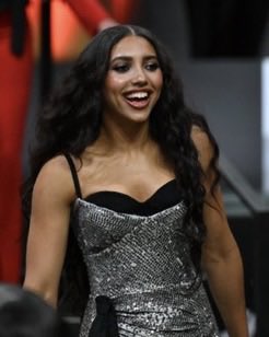 Tad4uk's tweet photo. #AzziFudd. #Azzi #Fudd. #WNBADraft #WNBA
Have fun tonight Azzi, you earned it. ๐ @azzi_35 https://t.co/RpCz1vIPfx