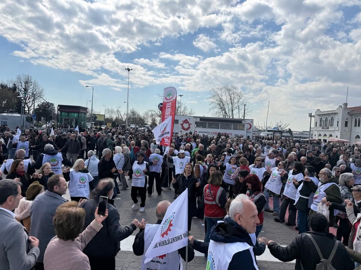 Mücadeleyi büyüteceğiz!

İl Başkan Yardımcımız Haydar Karasu, Kadıköy İlçe Başkanımız Caner Sarıtaş ile birlikte Kadıköy’de düzenlenen Emekli Mitingi’ne katıldı.

Emeklilerimizin insanca yaşam, adil gelir ve güvenceli bir gelecek mücadelesinde yanlarında olmaya; haklı taleplerini
