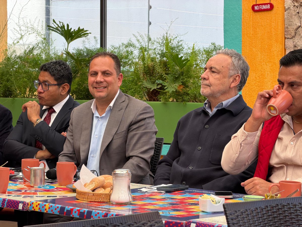 acarvajalh's tweet photo. 🔴 El país necesita sumar esfuerzos entre #Sindicatos, #SociedadCivil y liderazgos comprometidos con el bien común, el desarrollo y el futuro de #México. En compañía del vicecoordinador @aramirezcuellar seguimos trabajando en equipo por #Puebla y #México. 

👉🏻Porque solo con unidad, coordinación y una visión compartida se hacen posibles las grandes transformaciones.
