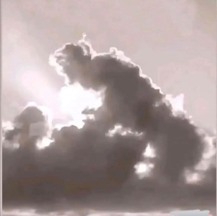 The_Nation_70's tweet photo. @RealAlexJones And the response from the sky.
Yeah yeah , it's Netanyahou  who's standing xD https://t.co/KoURqA6o2M