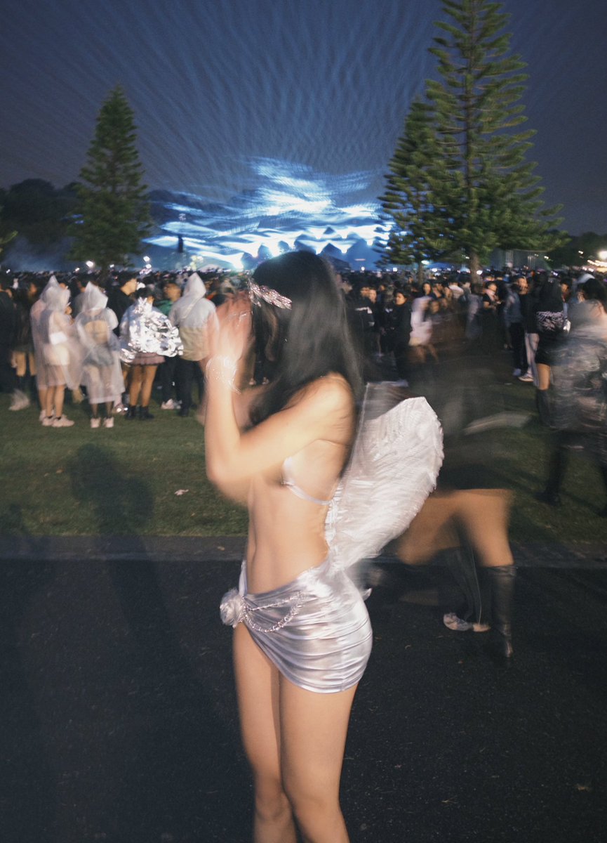 it’s been a while! here’s me at ultra melby❔🤍 more on my instagram :)