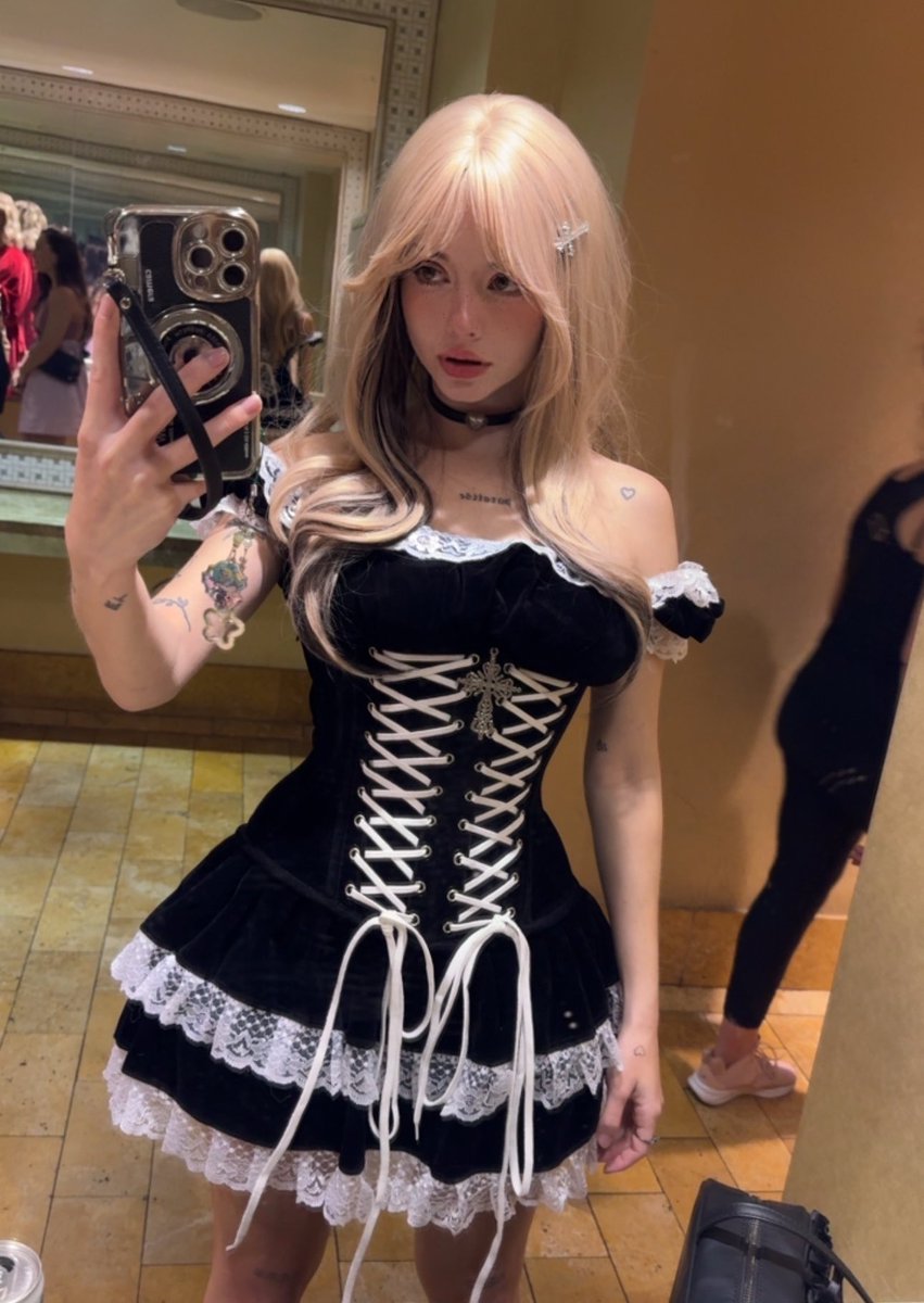 Lauren Burch tweet media