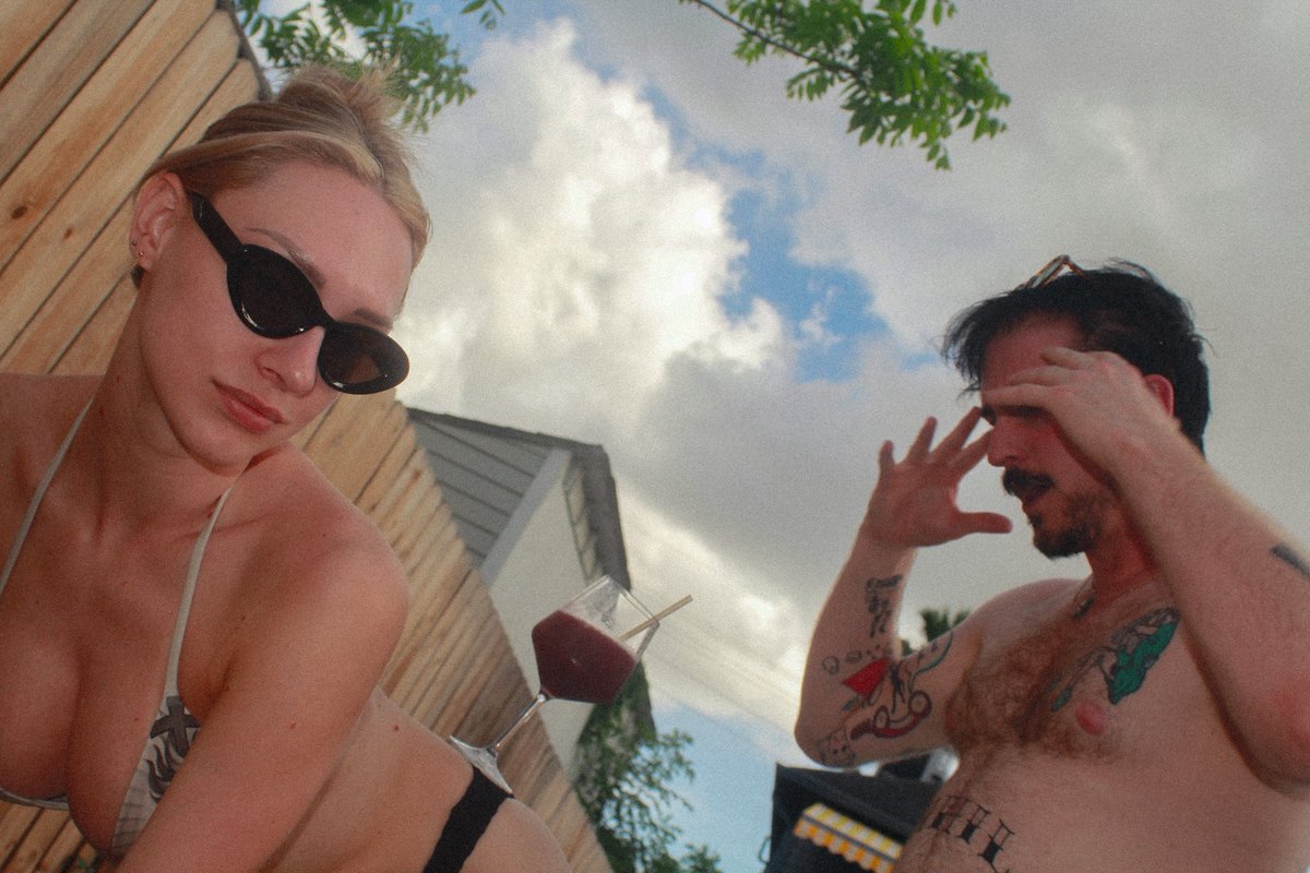 slut4beefaroni's tweet photo. I love pool days <3 https://t.co/uxCjRSXU04