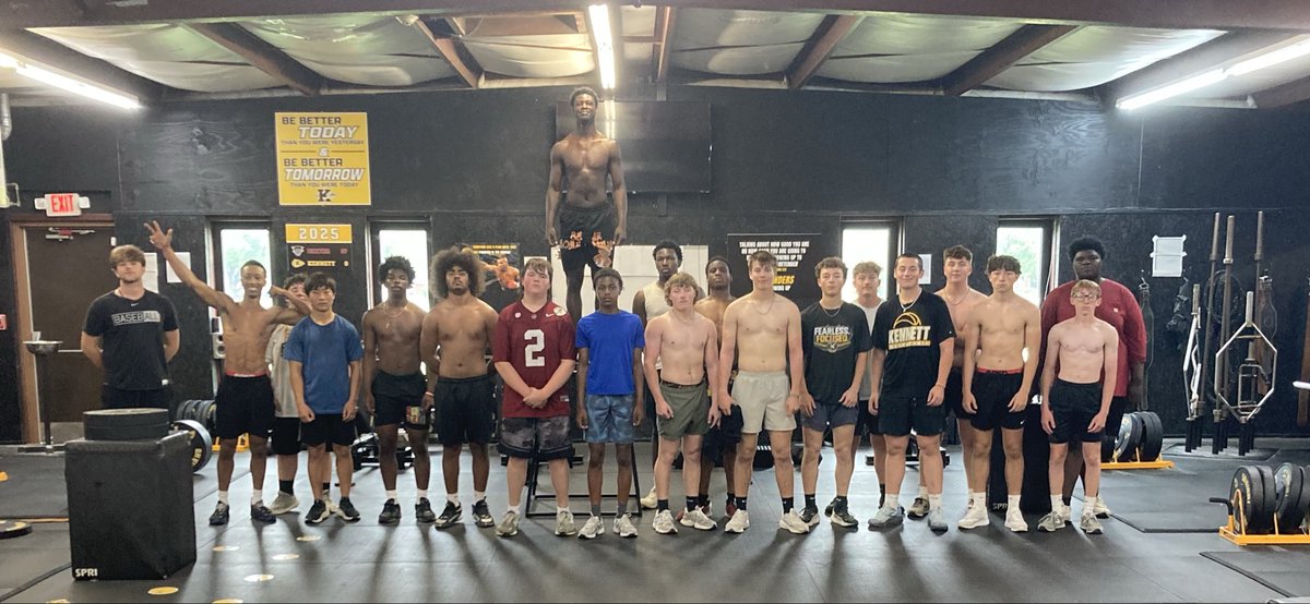 football_khs's tweet photo. So proud of these guys! Big squat day! Baseball before their game, track before practice and the off season crew showing up!! #makinggains πͺπΌπ€π https://t.co/k8stK0uRTv
