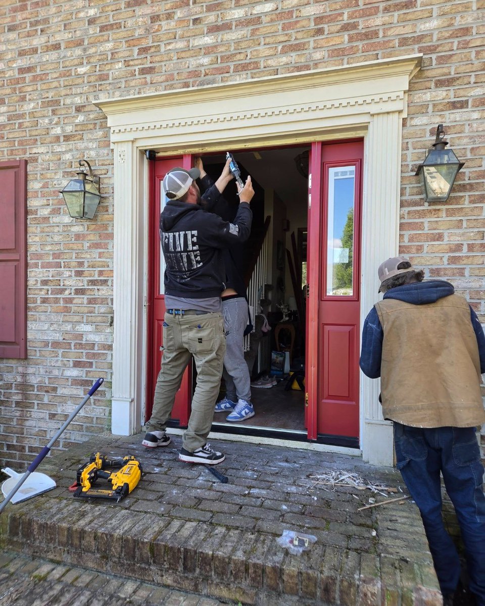 USAWindowDepot's tweet image. Seeing red… and loving it ❤️😍

This front door proves that bold color = big impact.
A simple upgrade that turns heads and makes a home feel instantly more inviting.
Great job, Window Depot USA of Delmarva!

#FrontDoorInspo #NewFrontDoor #HomeUpgrade