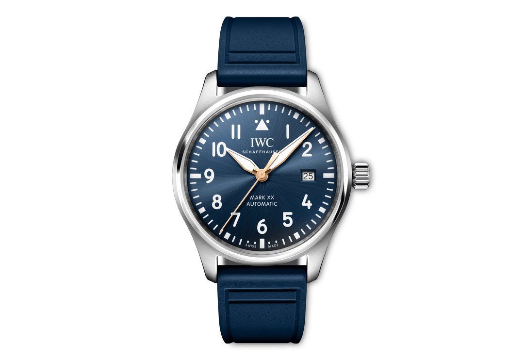 threec_kitahara's tweet photo. 【IWC】
2026 W&W新作

今年の新作一発目はポルトギーゼセラタニウムでしたが、W&Wではパイロットのプティ・プランス復活が大きなニュースではないでしょうか？

クロノグラフ、マーク20、36mmでそれぞれリリース！
ただ、特筆したいのはクロノグラフ！
これだけ裏蓋がブルースケルトン！美しい🤩

でも36の復活も良いし、マーク20の金針のエレガントさも◎

クロノグラフとマーク20はスリーク新潟で明日から発売します！