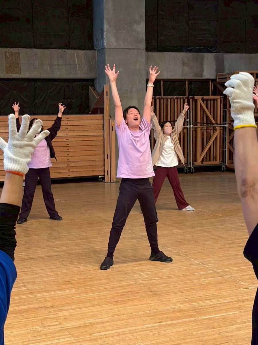 4/12 茅ヶ崎演劇鑑賞会・ひらつか演劇鑑賞会での例会🐈✨

たくさんのカラフルな可愛い猫たちがお出迎えしてくれました😍￼🧡
ののさんの元気な猫獅子体操ではじまり🐈
とても暖かく迎えてくださり、本当にありがとうございました😭✨

#劇団俳優座『#猫獅子になる』巡演