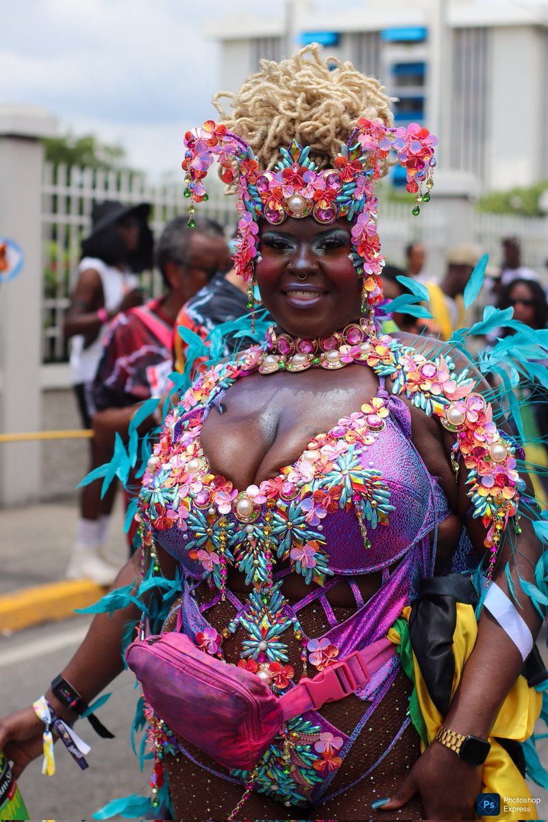 EveryBodyMas's tweet photo. Wake up! This Flower Bomb was explosively HOT 🔥 💐👸

On the road with @GenXperience this year was @nahfret 

#EveryBodyPlaysMas https://t.co/QFup6lNyKB