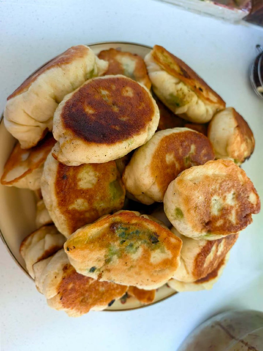 liuyanghe2024's tweet image. 春天的第一波韭菜盒子The first batch of leek boxes of spring.
#美图 #美食