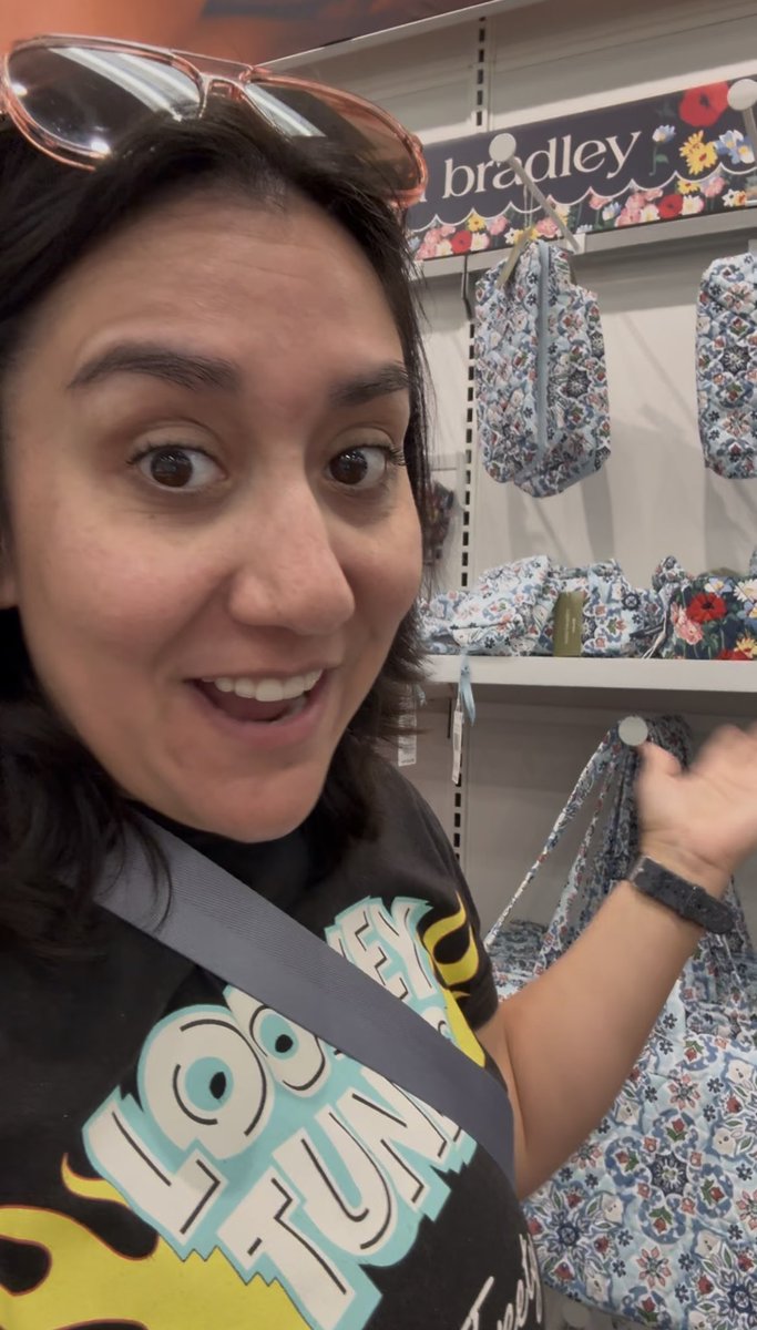 justjossn's tweet image. Finally, my #target got the #VeraBradley collection! I couldn't resist taking a closer look. 👜👀: youtube.com/shorts/6hqTsCV…

#targetfinds