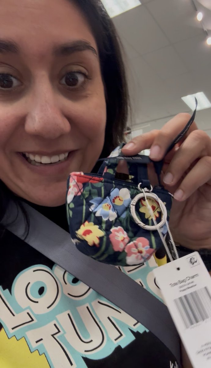 justjossn's tweet image. Finally, my #target got the #VeraBradley collection! I couldn't resist taking a closer look. 👜👀: youtube.com/shorts/6hqTsCV…

#targetfinds