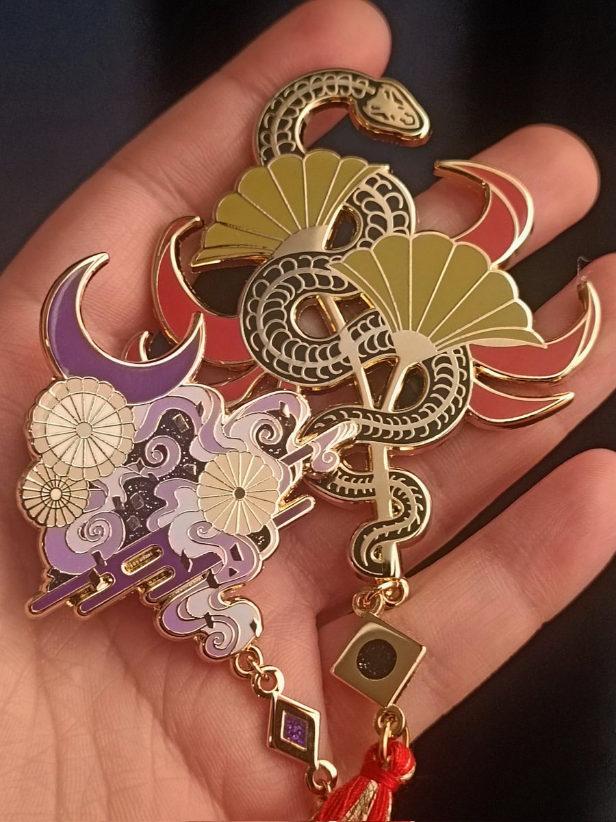 Pandoraeuphoria's tweet photo. (+) mention spéciale à ces deux pins Kuya &amp; Yakumo de @ Looveelart. Parce qu'on peut être un gooner dans l'âme et pas dans la pratique! - et oui je n'ai toujours pas joué à NU: carnival oops coucou!

#ycon https://t.co/nrEs0i87mf