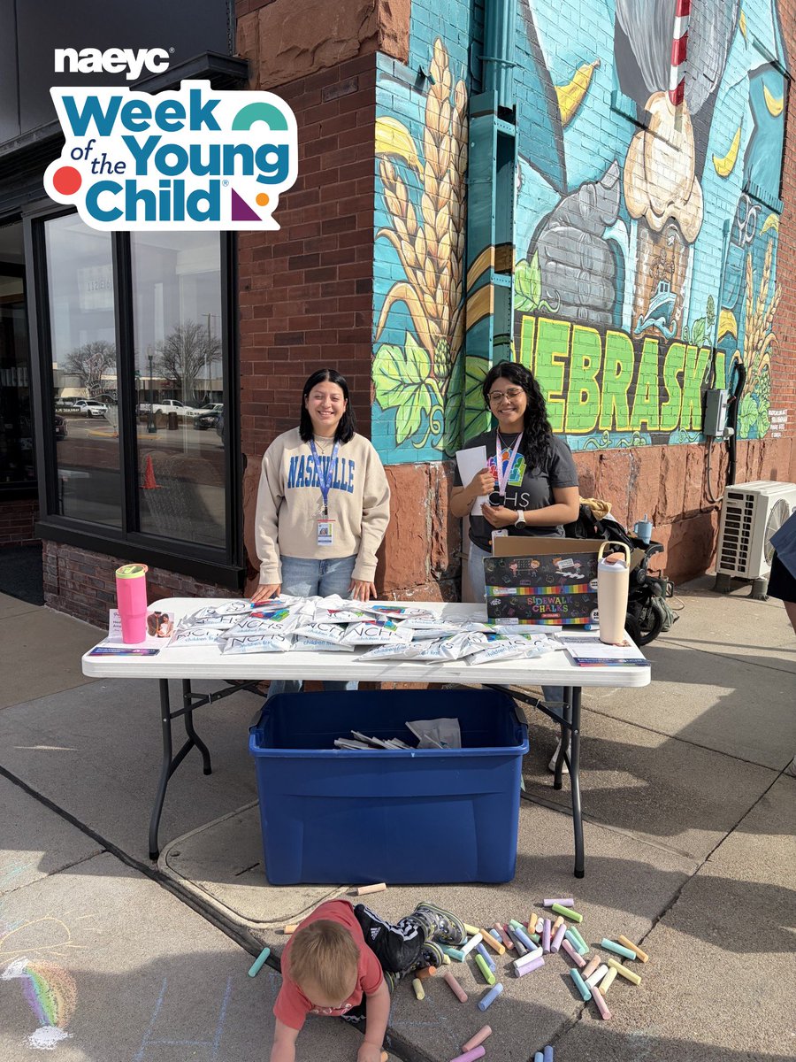 NEChildrensHome's tweet image. Creativity and imagination are essential! In honor of #weekoftheyoungchild, our team hosted a station on #artsythursday to help children embrace their inner artists. We even shared coupons for a free scoop at Double Dips. Art and ice cream...what a perfect pair! 🍨 🎨