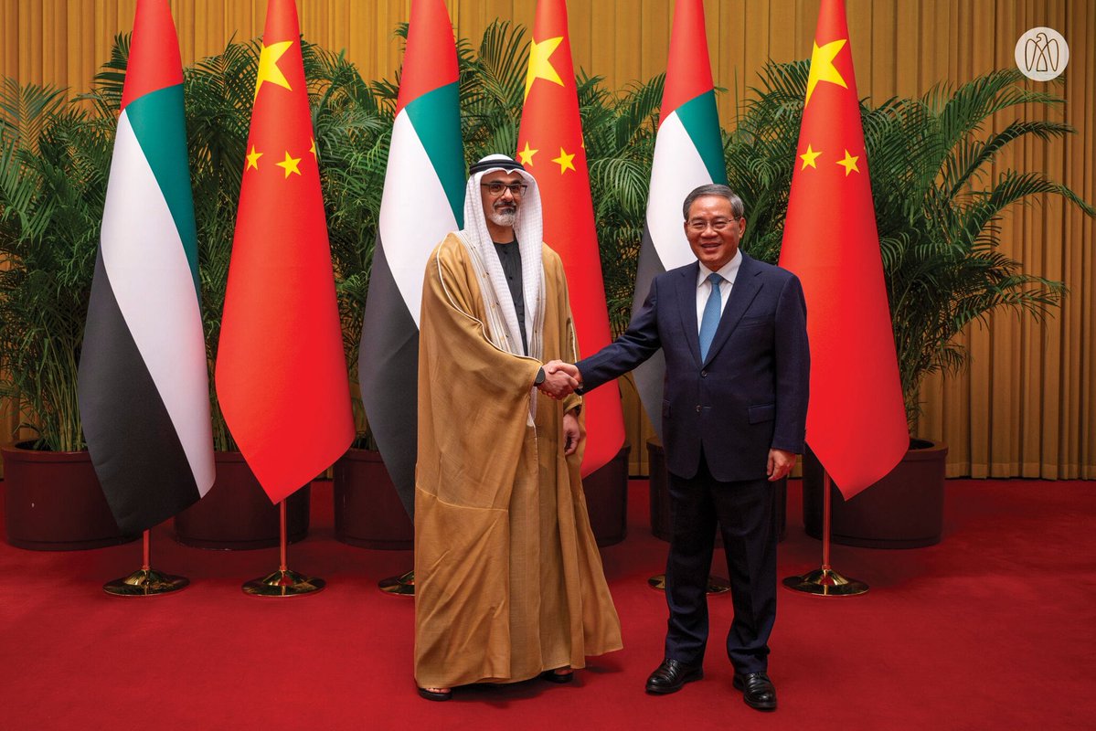Dr_BuAbdullah's tweet image. UAE &amp;amp; China deepen strategic partnership 🇦🇪🇨🇳  
Crown Prince Sheikh Khaled met Premier Li Qiang to expand cooperation. Non-oil trade hit ~$111B in 2025, targeting $200B by 2030. New MoUs signed on clean energy, tech &amp;amp; investment. 🤝
#UAE #China #Trade #Diplomacy  

📌