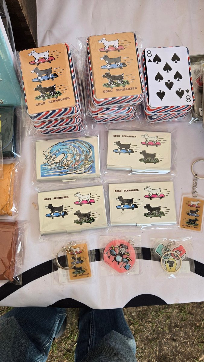 新しいオリジナルアイテムが入荷しています。今年は、いろいろ入れ換え予定いきますよ。
ちょっとリアルな水彩画雑貨からゆるめのイラストといろいろ描いていきます。
#いぬもの
#犬雑貨
#シュナウザー
#ダックス