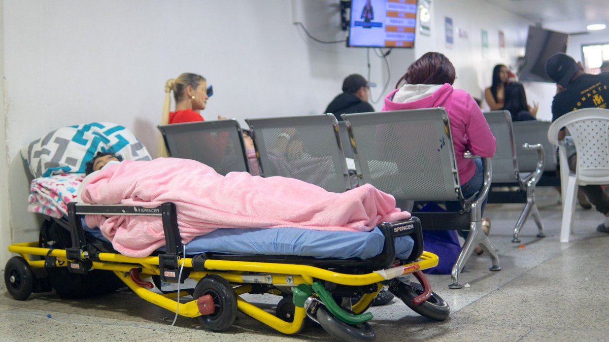 ¡La situación de salud en Medellín no da más! El Gobierno Nacional, en cabeza de <a href="/petrogustavo/">Gustavo Petro</a> , ha provocado una crisis humanitaria sin precedentes al no pagar lo que debe. Con urgencias al 150% y deudas que superan los $8 billones en Antioquia, nuestras clínicas y hospitales