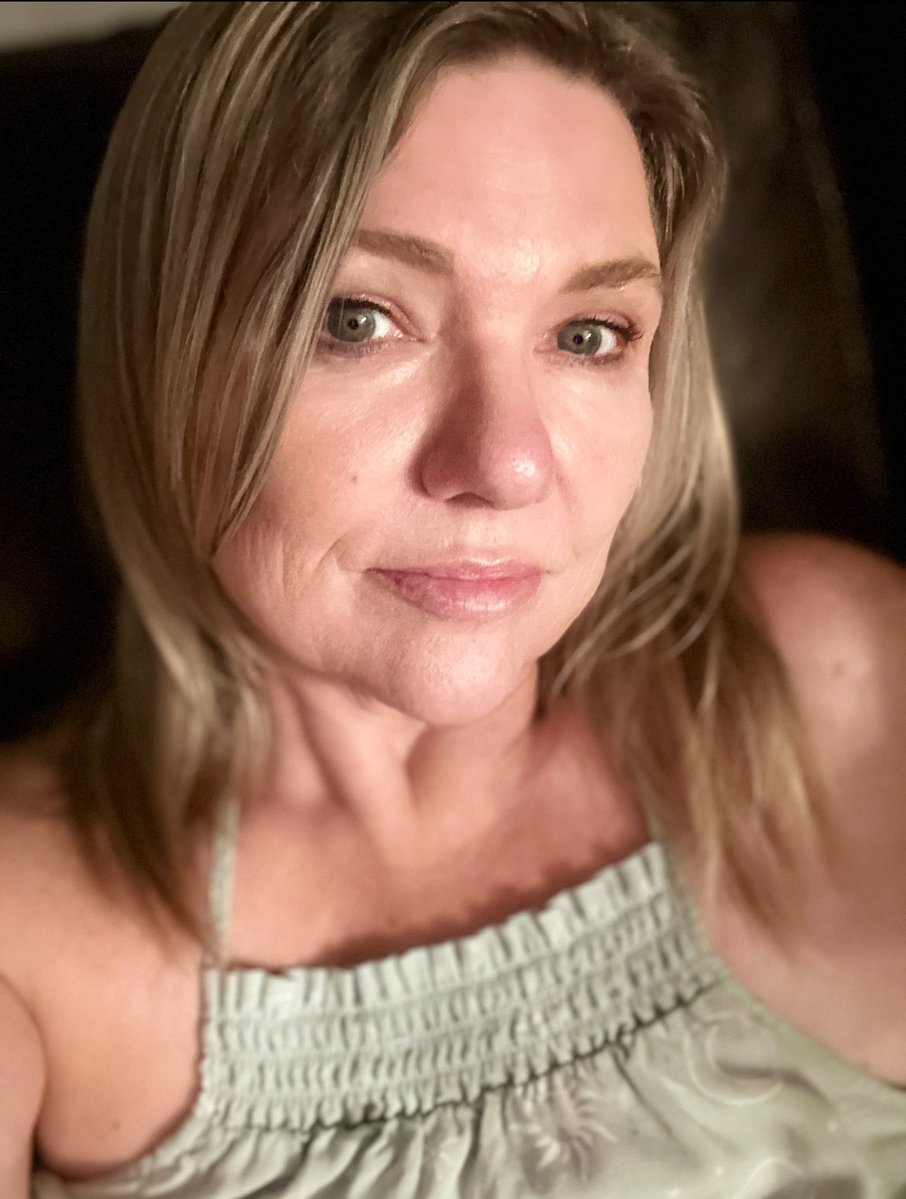 SamaraHardee's tweet image. Life is too dang short to have a relationship with someone who doesn’t know how to show affection!  💋

Find someone who’s clingy as fudge… and there’s no question that they are into you!

#Relationships #love