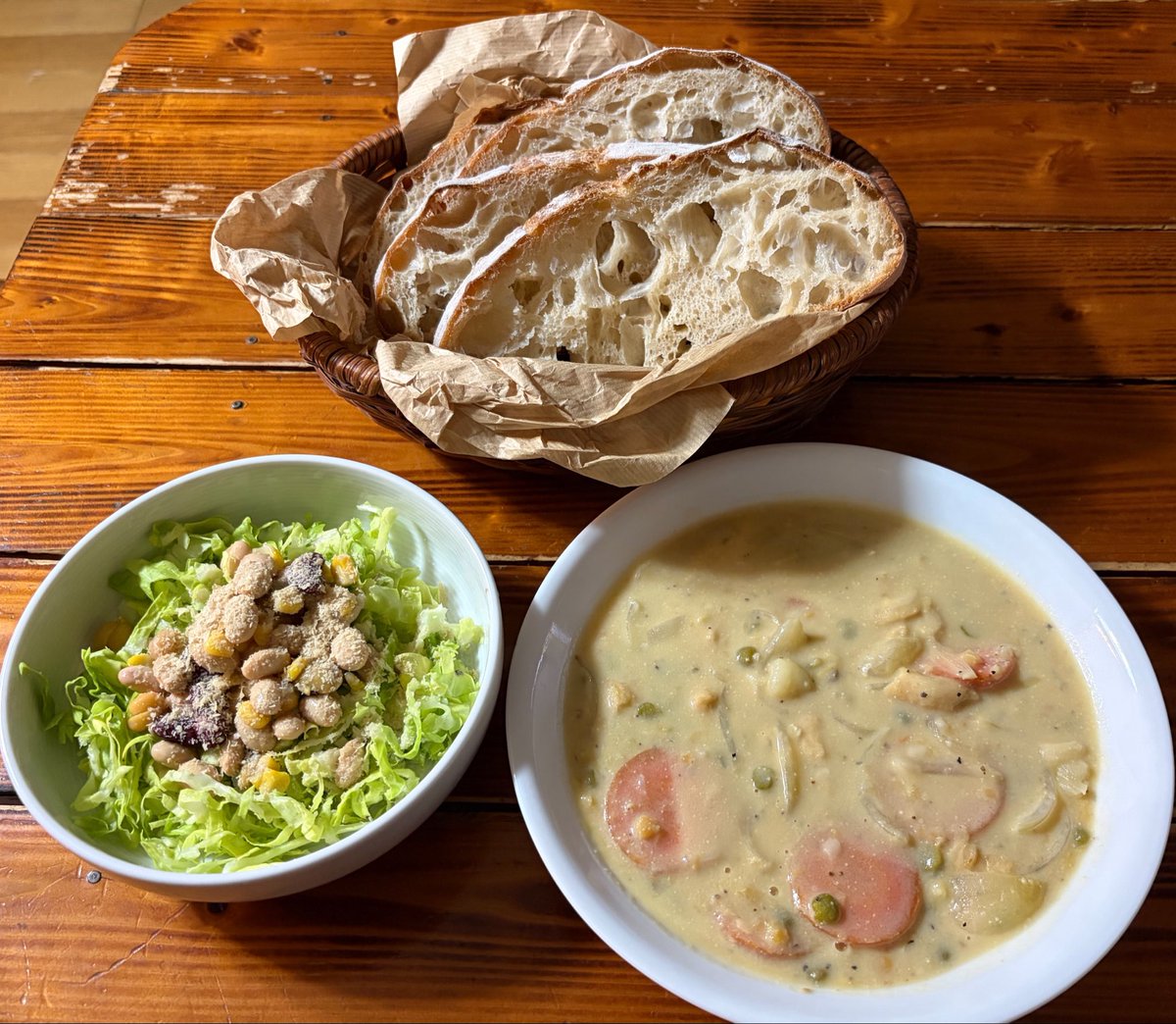 vegelovecat's tweet image. おはよー
5:05出発早朝散歩 おしっこ少ない気が  2回目散歩早めに行く
昨夜は息子と2人母がくれたカンパーニュと豆乳シチューとサラダ シチューはグリーンスプリットピーとレンズ豆入り
 #vegan #ヴィーガン #保護犬を家族に #保護猫を家族に
ミズさんに明日のこと言葉で説明できないから切ない すまん