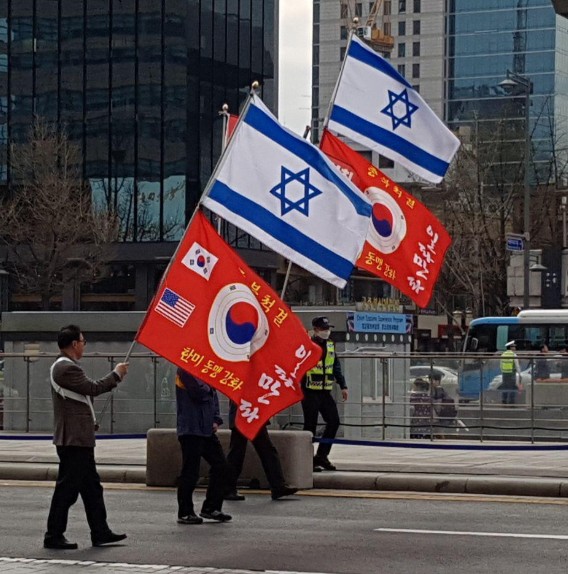 ＊韓国は近代において植民地支配を受けた歴史を有しながら先進国になった世界唯一の国だ。植民地主義、帝国主義によって被害を受ける国民・市民の側に立って、未だ植民地主義を払拭できない国を厳しく批判できる唯一の先進国とも言える。特に中東に関しては完全な第三者だ。そんな韓国の大統領が…