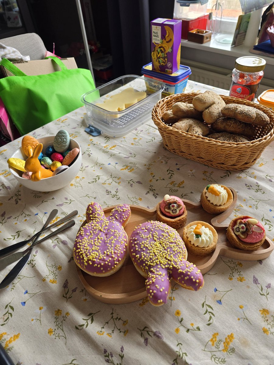 Afgelopen zaterdag verlate paaslunch gedaan omdat ik met pasen doodziek was 🤭🐣