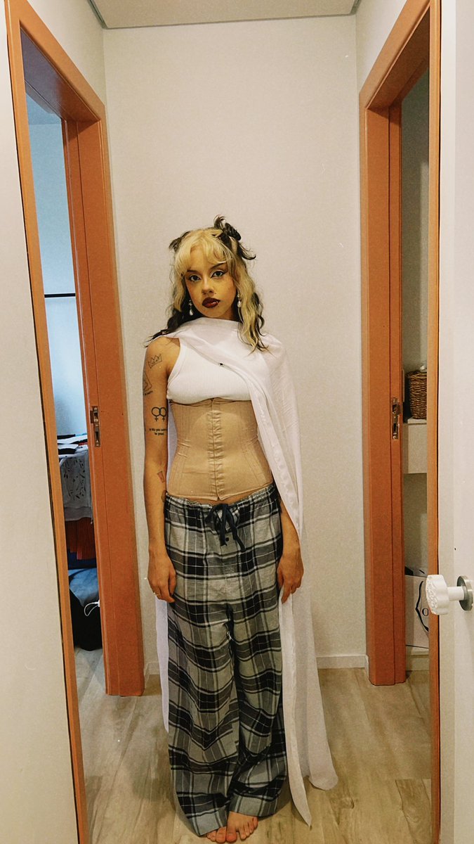 Breezia | PRE-SAVE NAO SEI O QUE SENTIR SOBRE VOCE tweet media