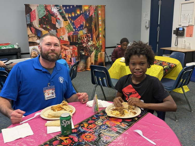 Travis_TWolves's tweet photo. Travis Mentor/Mentee lunch for April. Lots of smiles and great connections! https://t.co/IVOKxka61P
