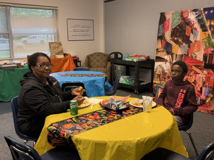 Travis_TWolves's tweet photo. Travis Mentor/Mentee lunch for April. Lots of smiles and great connections! https://t.co/IVOKxka61P