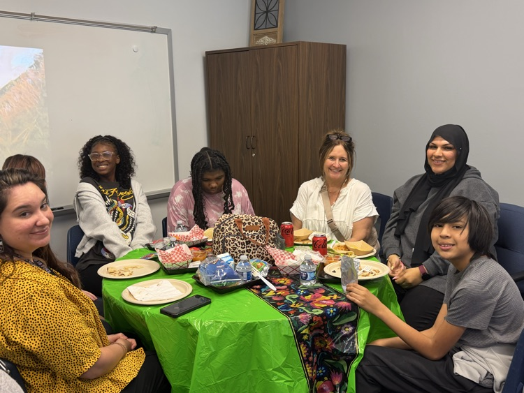 Travis_TWolves's tweet photo. Travis Mentor/Mentee lunch for April. Lots of smiles and great connections! https://t.co/IVOKxka61P