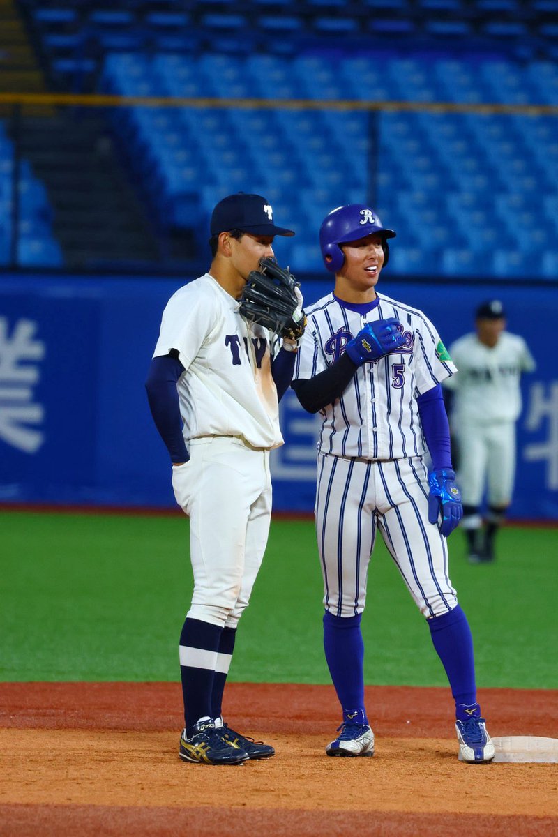 PH_phBB's tweet photo. 2026東都大学野球春季1部リーグ戦
第1週1回戦(神宮)
東洋大3-1立正大
東洋大#8高中一樹(聖光学院高-東洋大3年)

聖光学院高校の同期、立正大#5三好元気選手と二塁ベース上にて遭遇。笑顔でお話ししてずっと嬉しそうだったお二方でした。高中スマイル…☺️ https://t.co/ic7N3fQNi6
