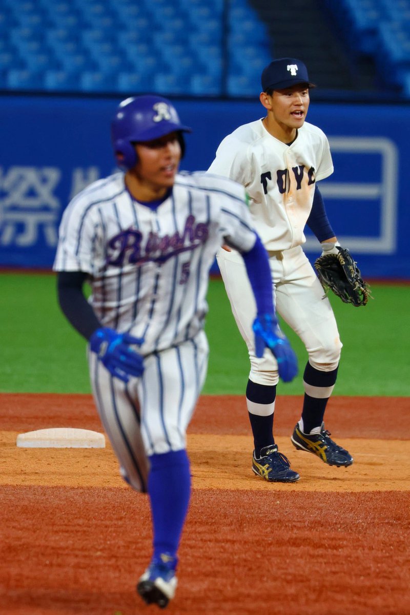 PH_phBB's tweet photo. 2026東都大学野球春季1部リーグ戦
第1週1回戦(神宮)
東洋大3-1立正大
東洋大#8高中一樹(聖光学院高-東洋大3年)

聖光学院高校の同期、立正大#5三好元気選手と二塁ベース上にて遭遇。笑顔でお話ししてずっと嬉しそうだったお二方でした。高中スマイル…☺️ https://t.co/ic7N3fQNi6