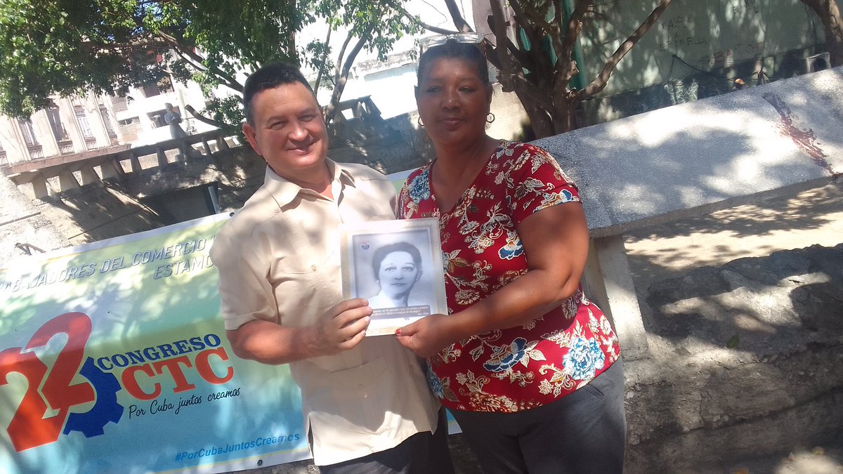 Yulian_SNTCGS's tweet image. En el acto de homenaje a  Fe Isabel del Valle Ramos, por el aniversario 65 de su  fallecimiento, se reconocieron a mujeres destacadas,  con un réplica de su imagen. #Honor a  quien #Honor merece. @Colina_CTCuba @Cuba_CTC