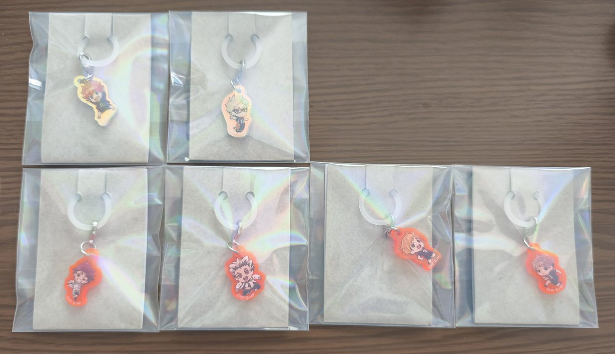 bura_gyu's tweet photo. 【交換譲渡】
ハイキュー！！ アクリルチャーム クリームinスナック　オーロラ　カラー
譲）日向翔陽　月島蛍　及川徹　木兎光太郎　宮侑　宮治
求）孤爪研磨　300円+送料
プロフカードお読みいただくとスムーズです。全て決めたいので、譲渡は抱き合わせお願いすることもあります。 https://t.co/Qf9SPt5f59