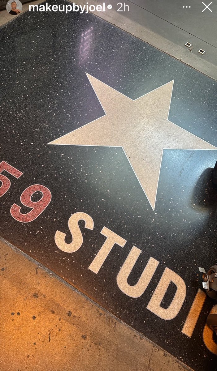 Realitytvguru13's tweet image. #RHONY intro/cast photo day🍎