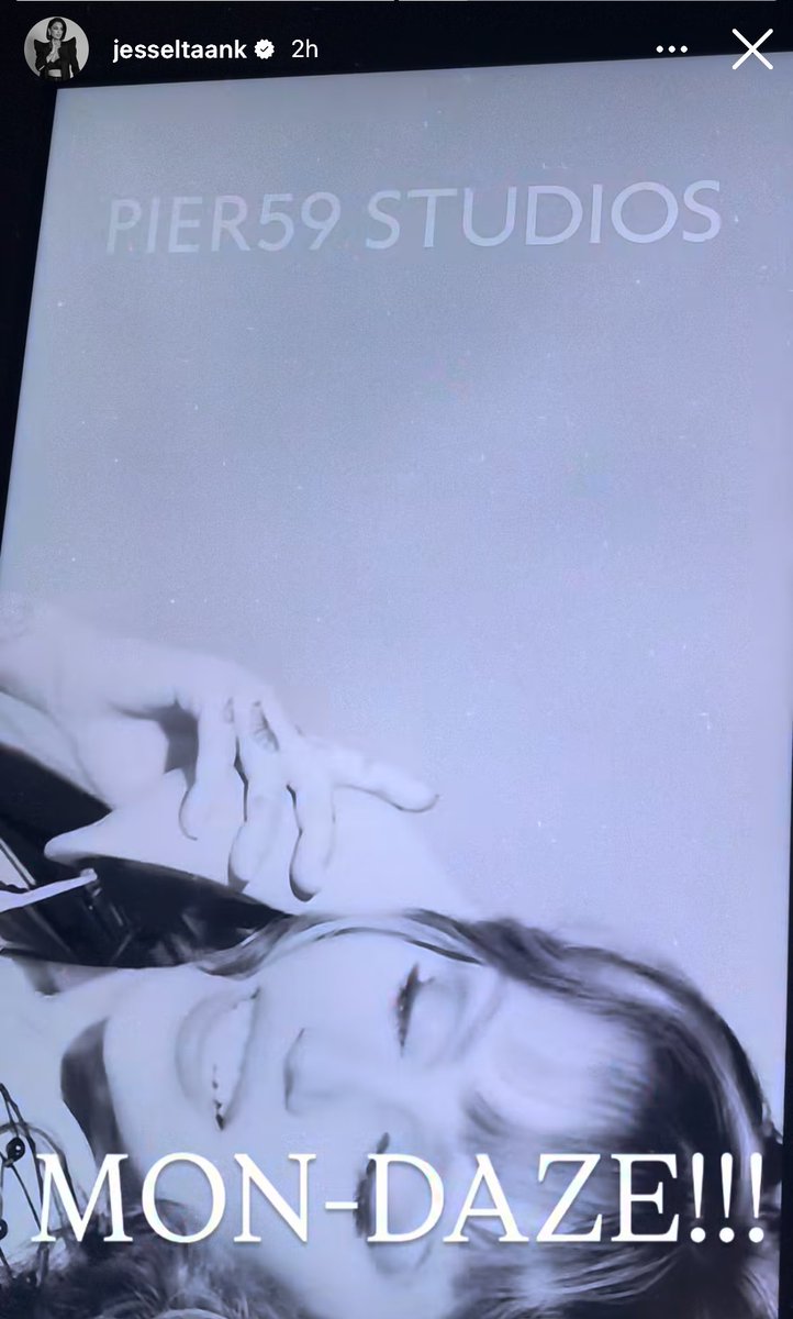 Realitytvguru13's tweet image. #RHONY intro/cast photo day🍎