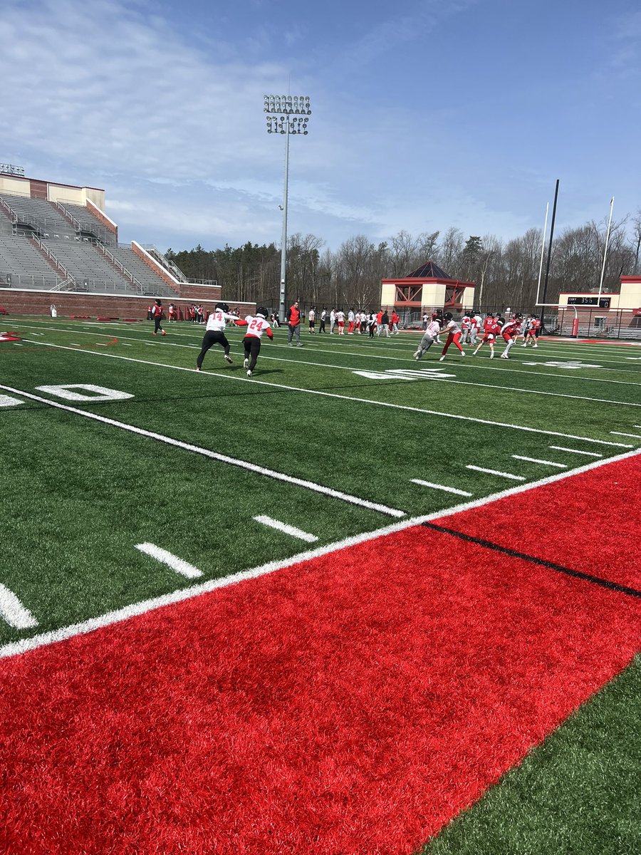 RobertHoss17's tweet photo. Thank you @Coach_Blu, @Coach_Simm516, and @CortlandFB for having me up for the day to watch spring practice and get a tour of the amazing athletic facilities. @rhoss14 https://t.co/OnyR1g3xaX