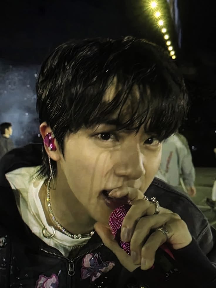 hourly hyung line tweet media