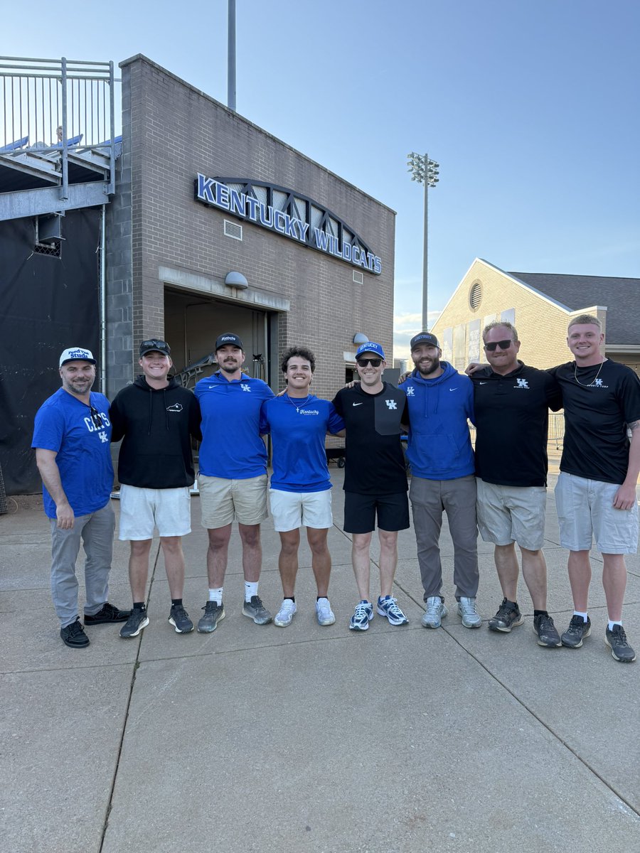 UKsportsturf's tweet photo. Feed the Studs 

@UKFootball 🤝 UK Sports Turf 

Go Cats! https://t.co/ty6BOiO4fQ