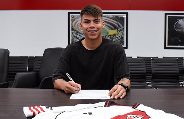 GermanBalcarce's tweet image. #RIVER | Santiago Espíndola, uno de los mediocampistas de la Reserva, prolongó su contrato por tres años más con el club, es decir hasta el 31 de diciembre de 2030. Lleva seis partidos y un gol en la categoría. Nació el 17 de marzo de 2008 en Rojas, provincia de Buenos Aires.