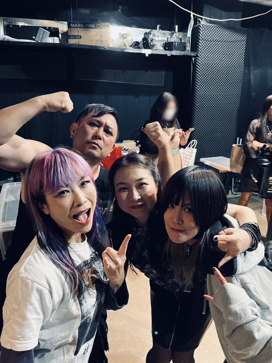 eleanor_jp's tweet photo. 2021年アルバム『Downhearted』再現ライブ、完遂！5年前、情勢の影響でライブができませんでしたが、ようやく思いを遂げました。

お客様、Nacabideそして共演の皆様、eleanorガールズ
ありがとうございました。

ほぼ全曲→全曲やりました✌️

stay underground,
stay melancholic metal,
eleanor🤘 https://t.co/MwYwV1eJgX