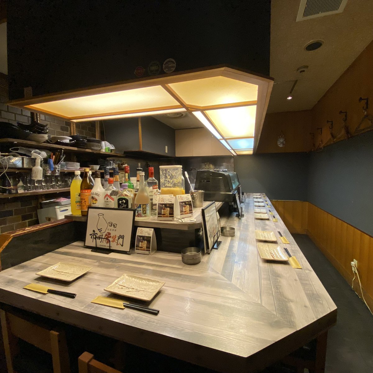 旬菜酒場 市川居笑門／東心斎橋の朝までやってるカウンター10席の居酒屋さん tweet media