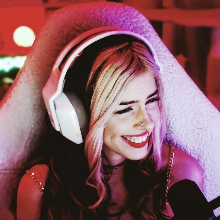 𝑆ophy tweet media