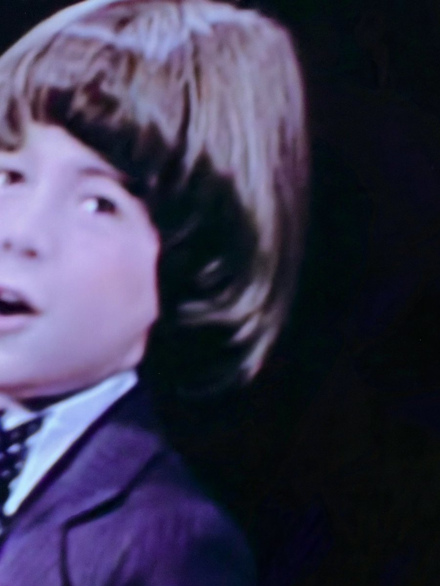 redclover03's tweet photo. #BrotherlyLovePod I saw this in the beginning of #outcome recently. Is this you @joeylawrence ? https://t.co/nIhVdDKDOm