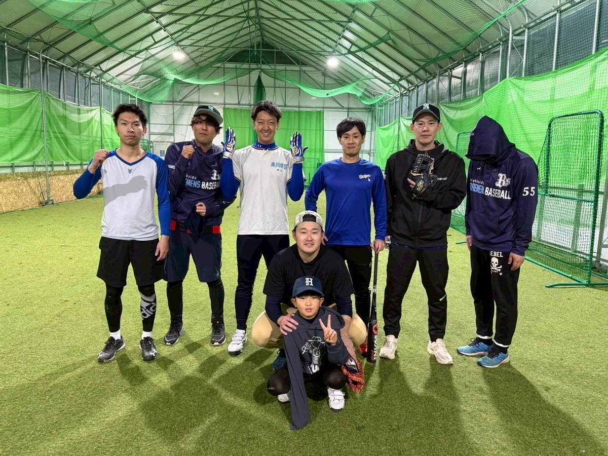 Bremens2020's tweet photo. 今年も雪解け寸前まで毎週土曜日に手稲40-40様にお世話になりました😊
さぁシーズンスタート🎉
#北海道ブレーメンズ https://t.co/B7xtnvx28c