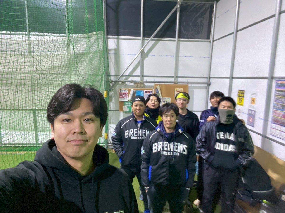 Bremens2020's tweet photo. 今年も雪解け寸前まで毎週土曜日に手稲40-40様にお世話になりました😊
さぁシーズンスタート🎉
#北海道ブレーメンズ https://t.co/B7xtnvx28c