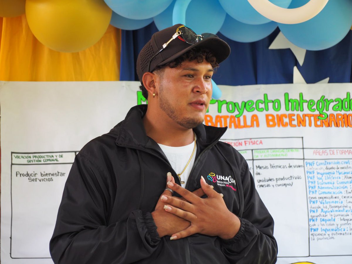 entrecomunes's tweet image. #EnFotos | #Unacom presente en la socialización de la CCTC Batalla Bicentenario 2021, en #Carabobo. Presentación del proyecto integrador y cierre reflexivo

#ComunaONada
#LosQueremosDeVuelta