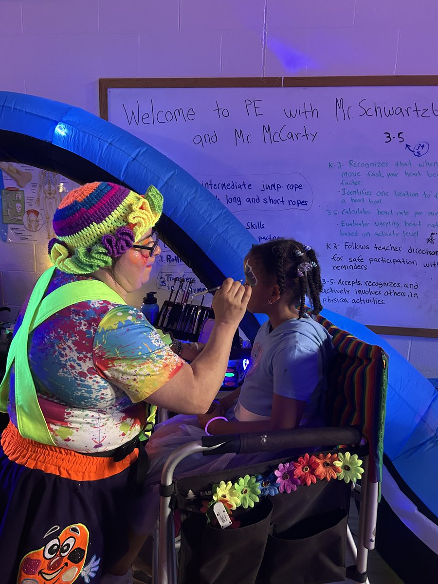 JacksonRdCSL's tweet photo. 🪩 We turned off the lights and turned up the fun at our GLOW dance party! 💃 🕺 Big thanks to Willy Woo Woo Productions for handling it all! @CSMCPS_Leader @velasquez_mcps @JacksonRoadAP https://t.co/RbL5593eVR